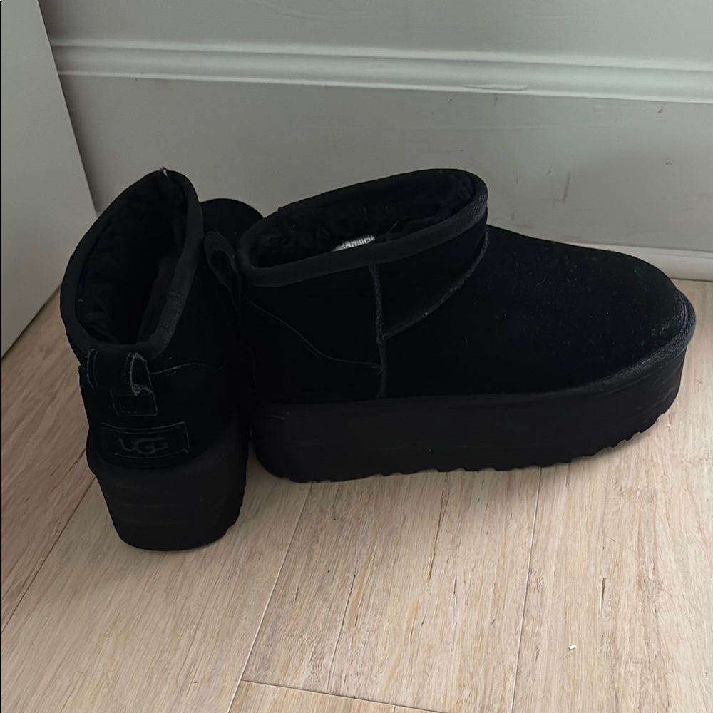 LIKE NEW UGG Women's Black Ultra Mini Platform Boots